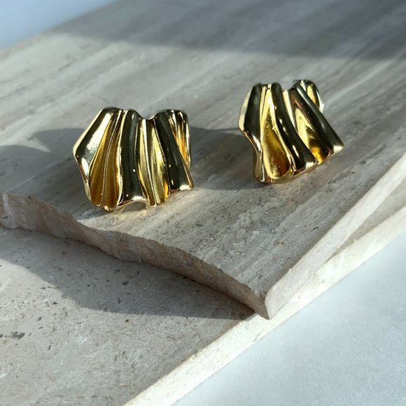 NEW~ Anthropologie Folded Gold Post Earrings - Picture 9 of 9